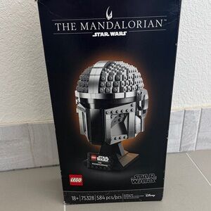 LEGO The Mandalorian Star Wars Helmet Set - Black and Gray